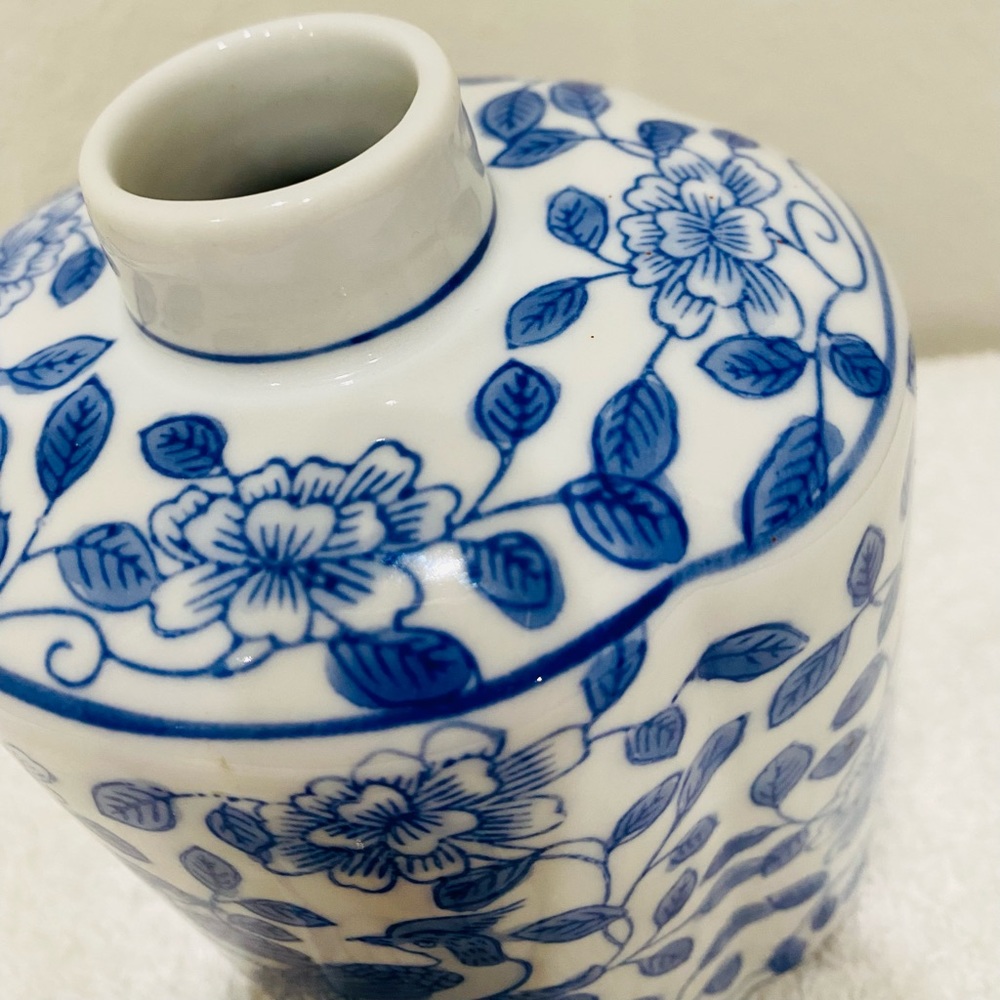 VINTAGE ANDREA BY SADEK BLUE/WHITE BIRD/FLORAL SMALL VASE W/ LID MADE IN CHINA - Picture 5 of 12